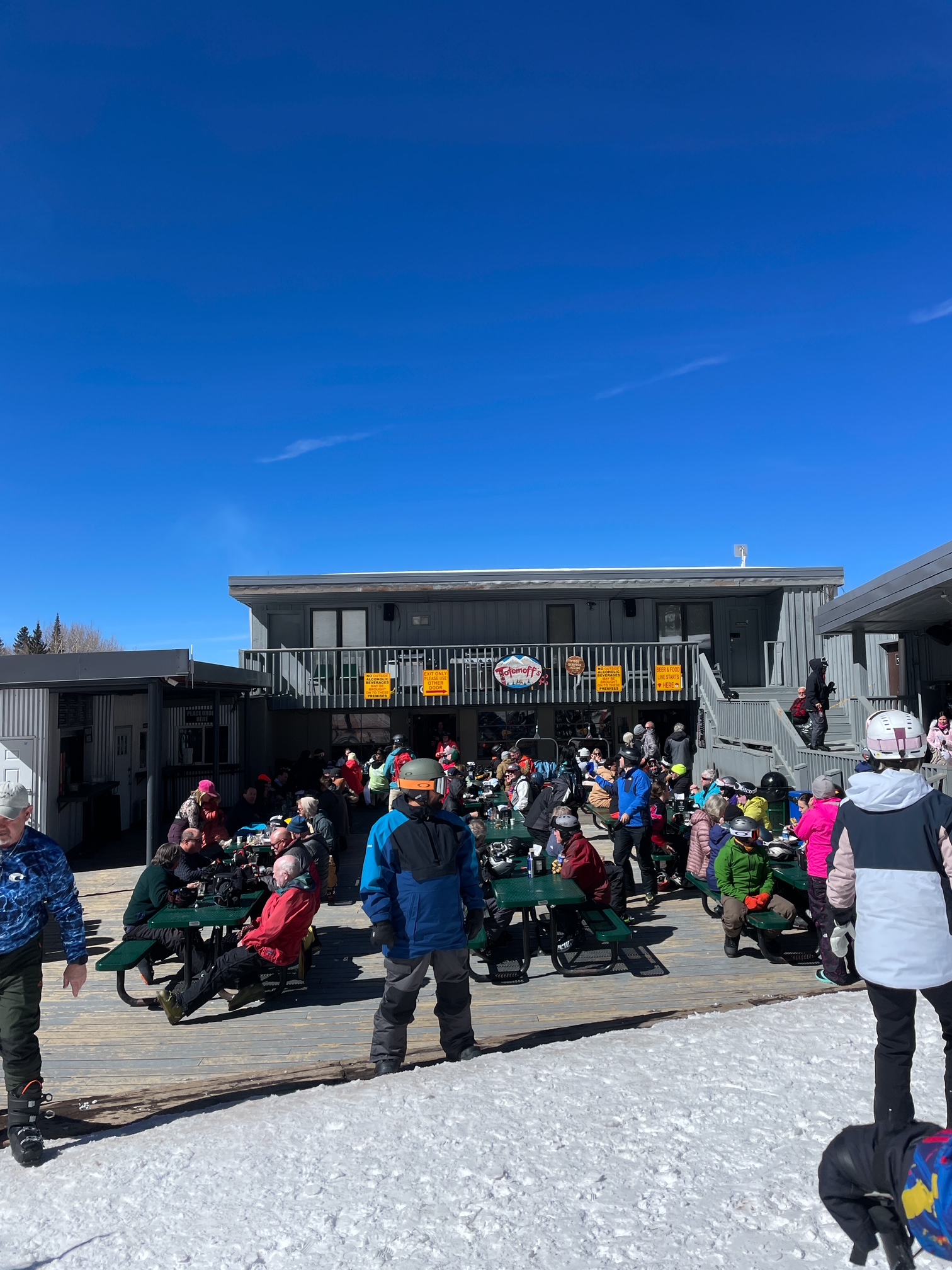 Crowds enjoying lunch and drinks on the outdoor patio at Totemoff’s in Taos Ski Valley.